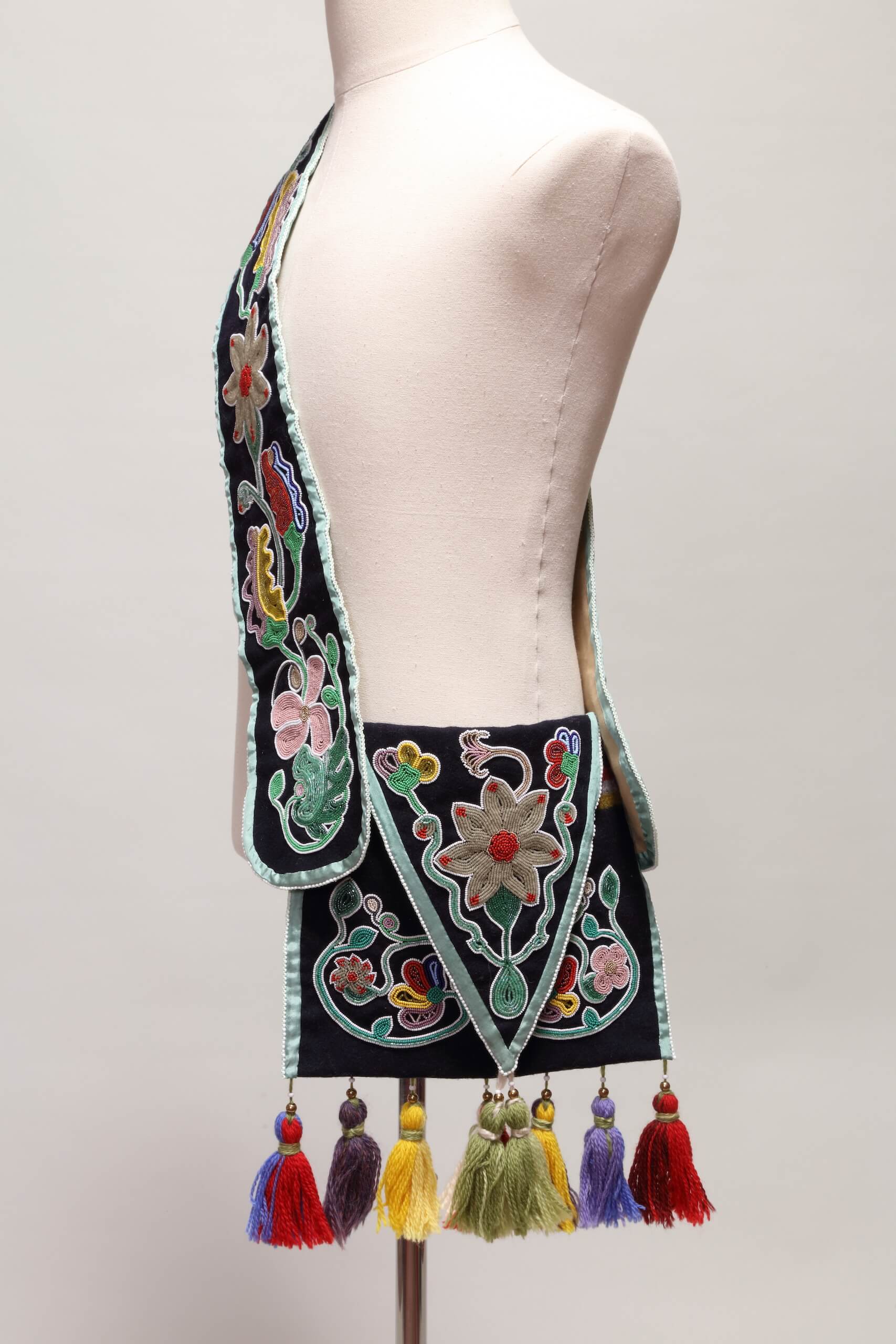 Carolyn Pallet, Revival Takes Root, 2016 (A 3rd View)